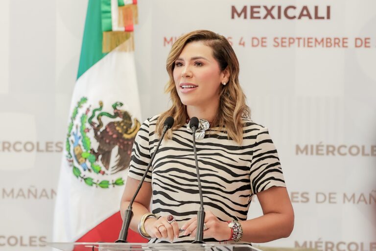 Marina del Pilar Ávila Olmeda durante un evento oficial como gobernadora de Baja California